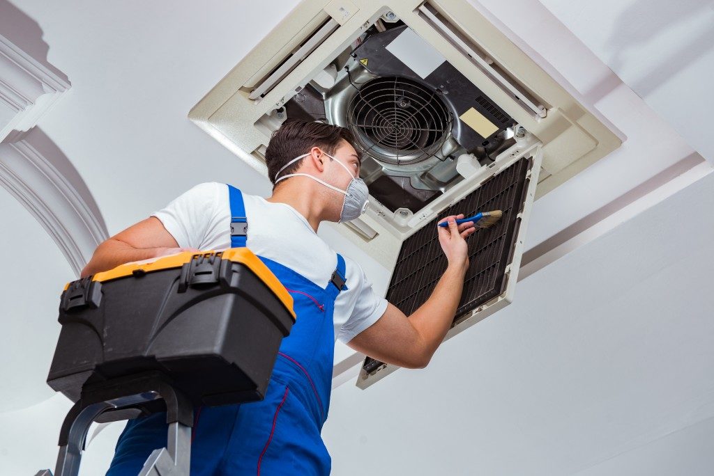 Maintaining the air filter of your air conditioner