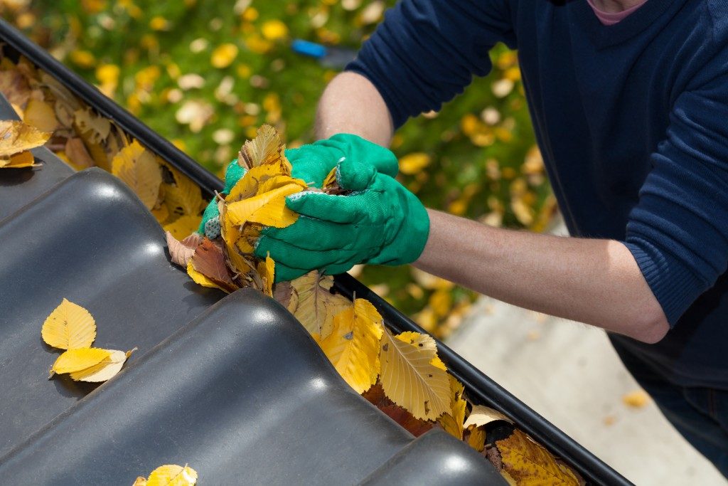 cleaning your gutter