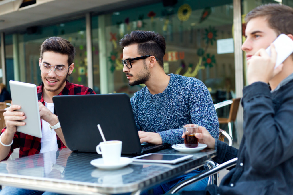 young entrepreneurs working in a coffee shop